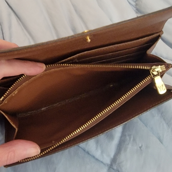 Authentic Louis Vuitton Long Wallet. Very gently worn. - Picture 6 of 9